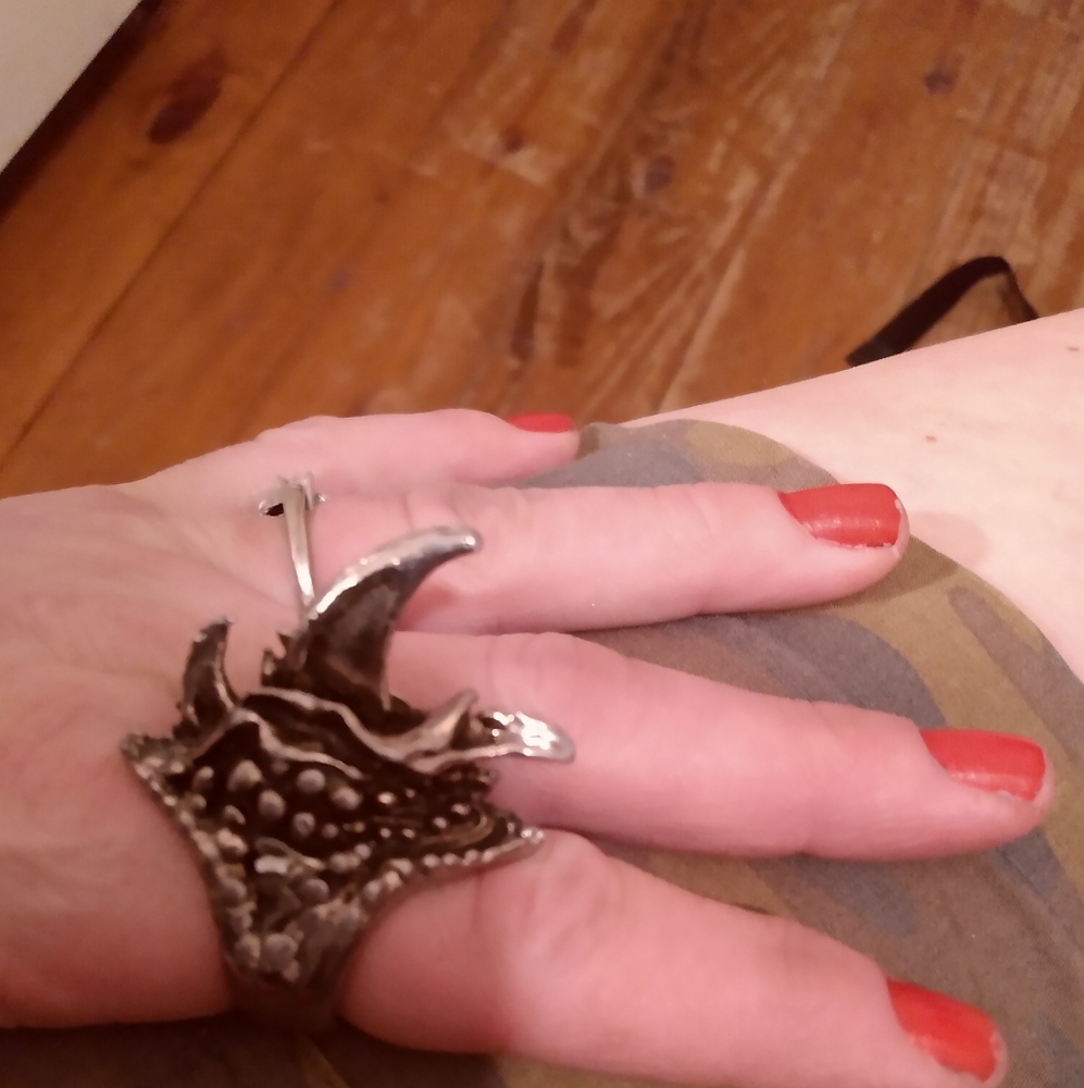 Stainless steel claw ring